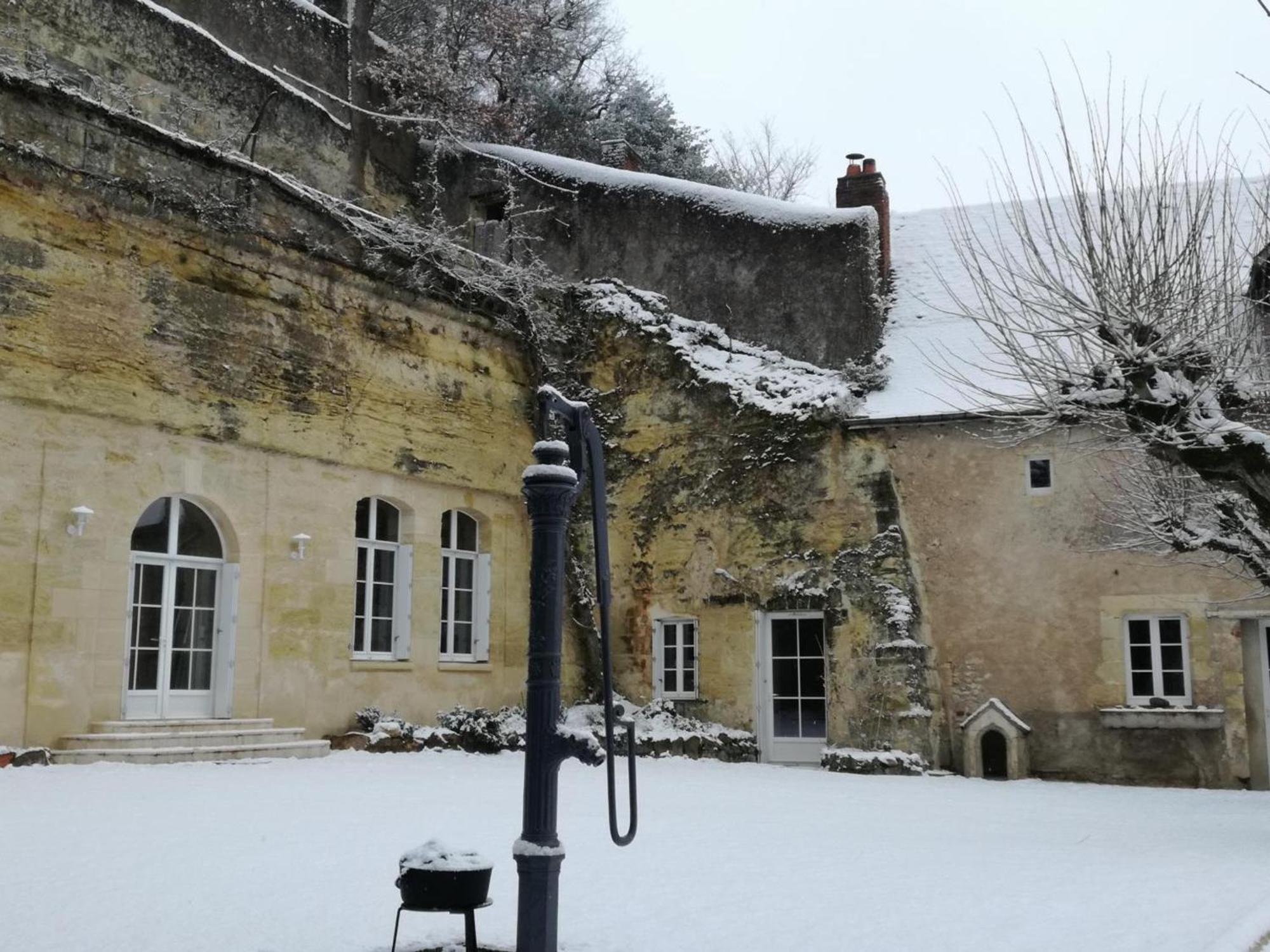 Maison Troglodyte Elegante Avec Spa, Salle De Jeux Et Jardin Clos A Vouvray - Fr-1-381-87 Екстер'єр фото