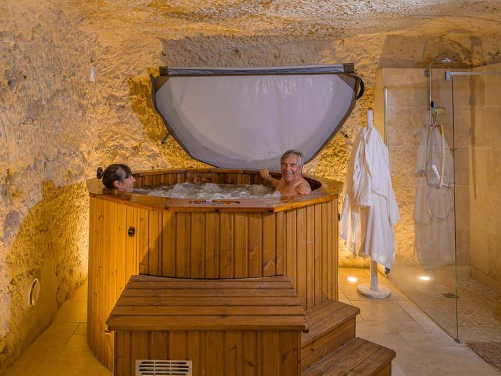 Maison Troglodyte Elegante Avec Spa, Salle De Jeux Et Jardin Clos A Vouvray - Fr-1-381-87 Екстер'єр фото